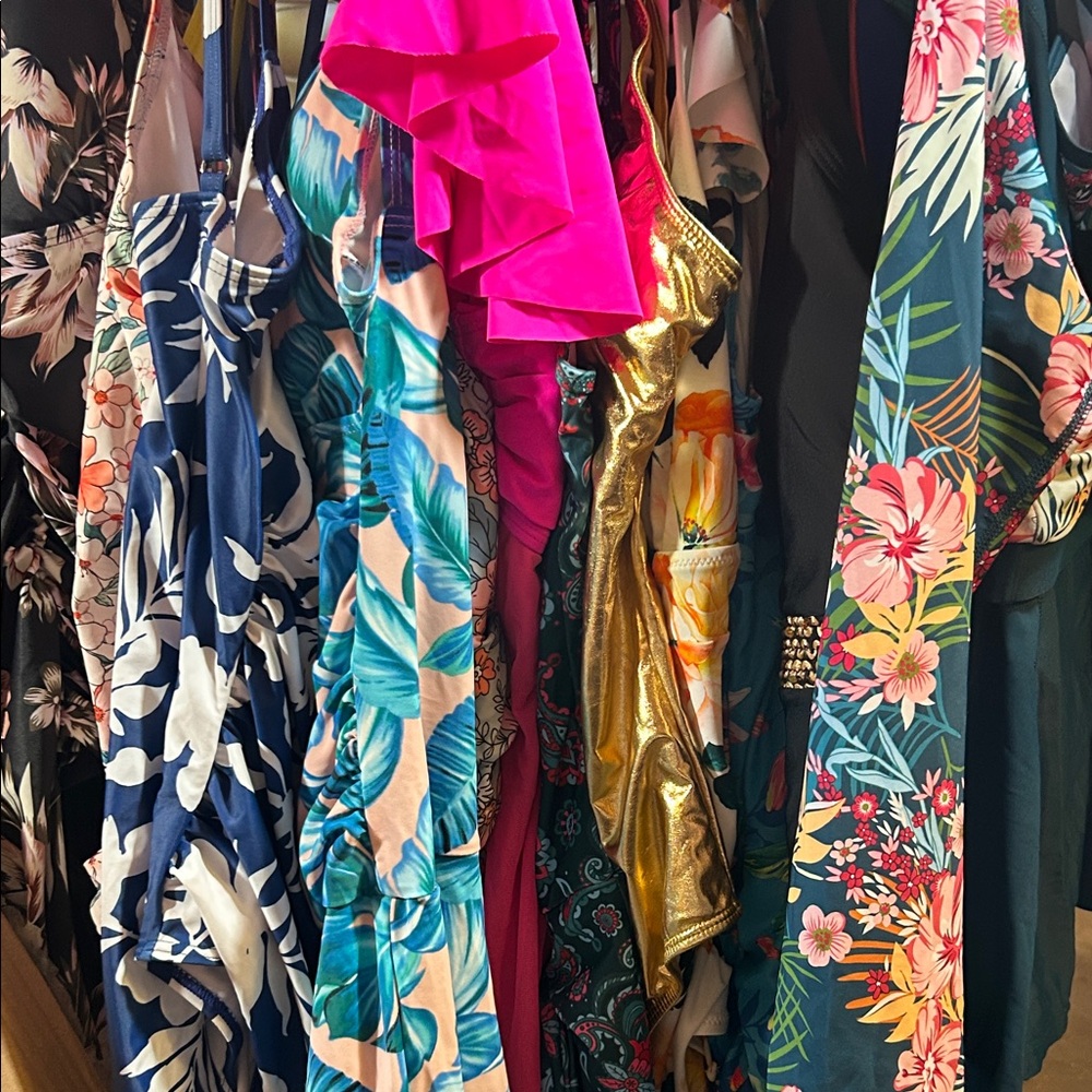 Bulk order of bathing suits mixed sizes , new with tags and new without ,50pcs